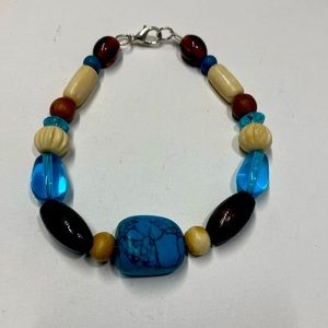 Handmade beaded bracelet in turquoise and wood. Original design